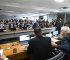Fim da escala 6×1 está na pauta da CCJ