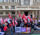Mobilização pelo fim da escala 6x1 ocupa as ruas de Porto Alegre