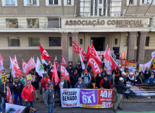 Mobilização pelo fim da escala 6x1 ocupa as ruas de Porto Alegre
