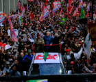 Multidão toma as ruas de Porto Alegre em caminhada com Lula
