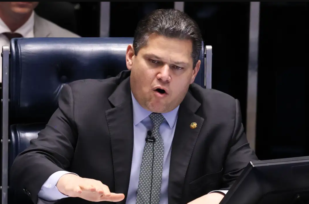 Alcolumbre vai promulgar fim da escala 6x1 nesta sexta
