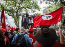 Fundador do MST, João Pedro Stédile recebe homenagem na Assembleia Legislativa do RS