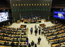 15 deputados gaúchos querem adiar em 10 anos o fim da escala 6x1