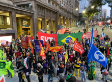 Ato mobiliza centenas na Esquina Democrática em defesa da soberania nacional