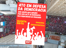 Ato em Porto Alegre marca 8 de Janeiro em defesa da democracia e contra a impunidade