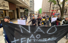 Entregadores protestam contra nova modalidade do iFood que paga R$ 3,00 por entrega