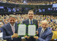 Congresso promulga Reforma Tributária em sessão com Lula e Haddad