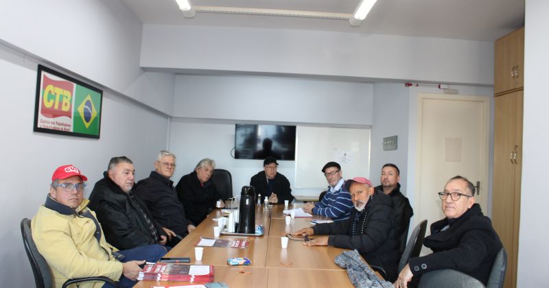 CUT-RS e centrais sindicais organizam calendário de lutas pelo fim da escala 6×1